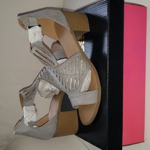 NEW! Never worn! Women's US 8 light grey suede cut out sandals w/ stacked heel.